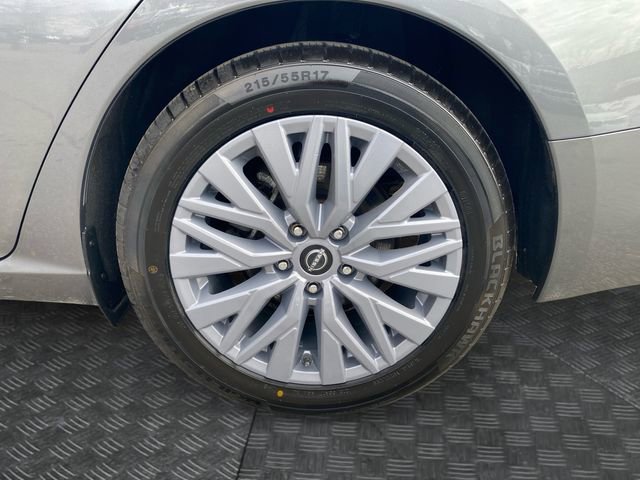 Used 2024 Nissan Altima 2.5 SV image 31