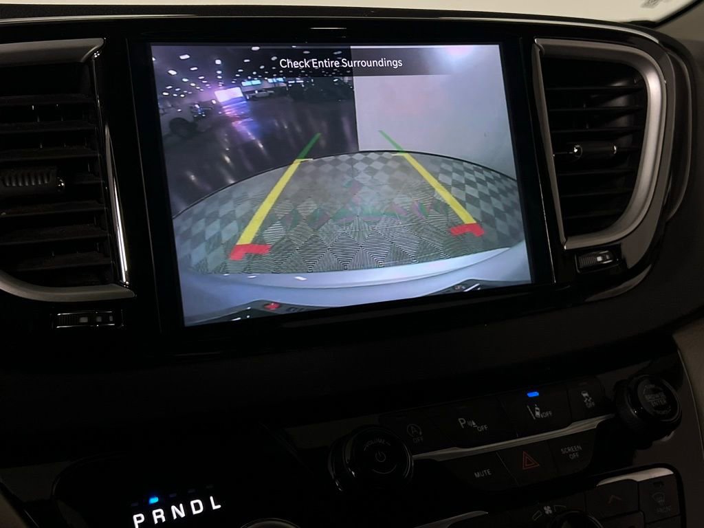 Used 2024 Chrysler Pacifica Touring-L image 17