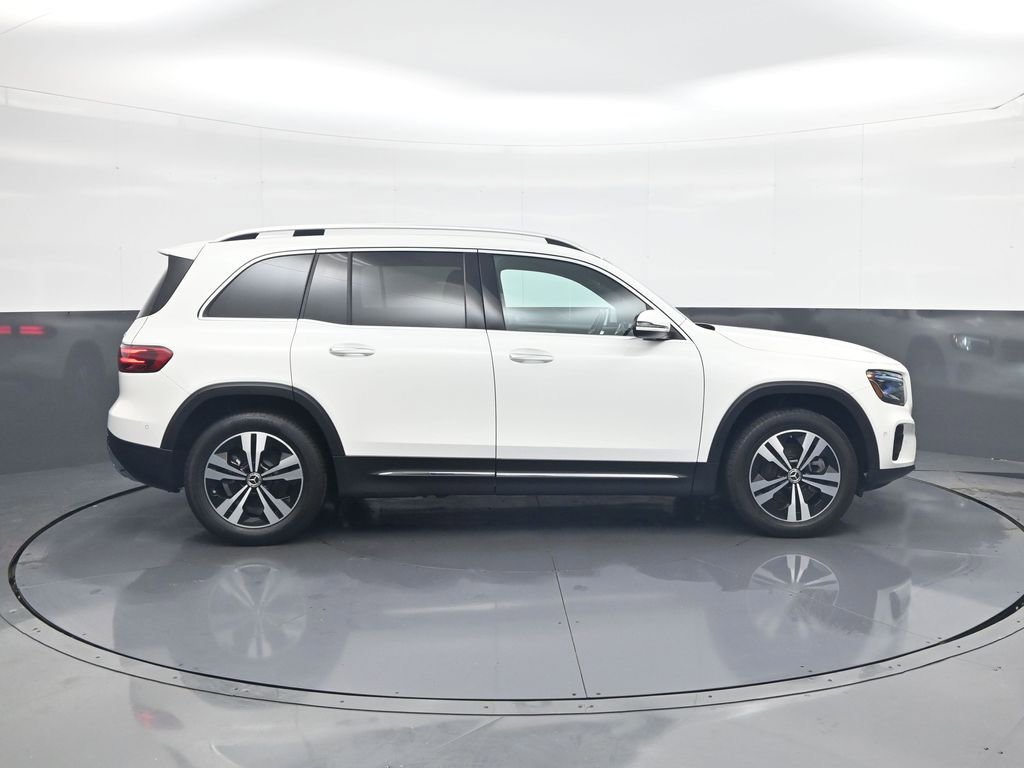 Used 2025 Mercedes-Benz GLB 250 4MATIC image 8