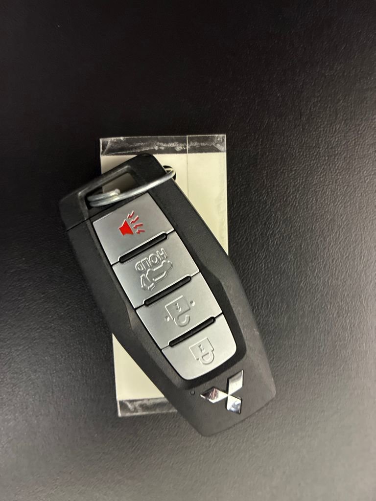 Used 2022 Mitsubishi Outlander SE image 34