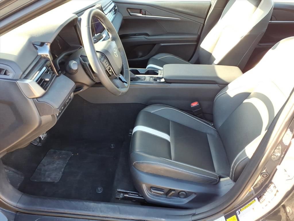 Certified 2025 Toyota Camry SE image 9