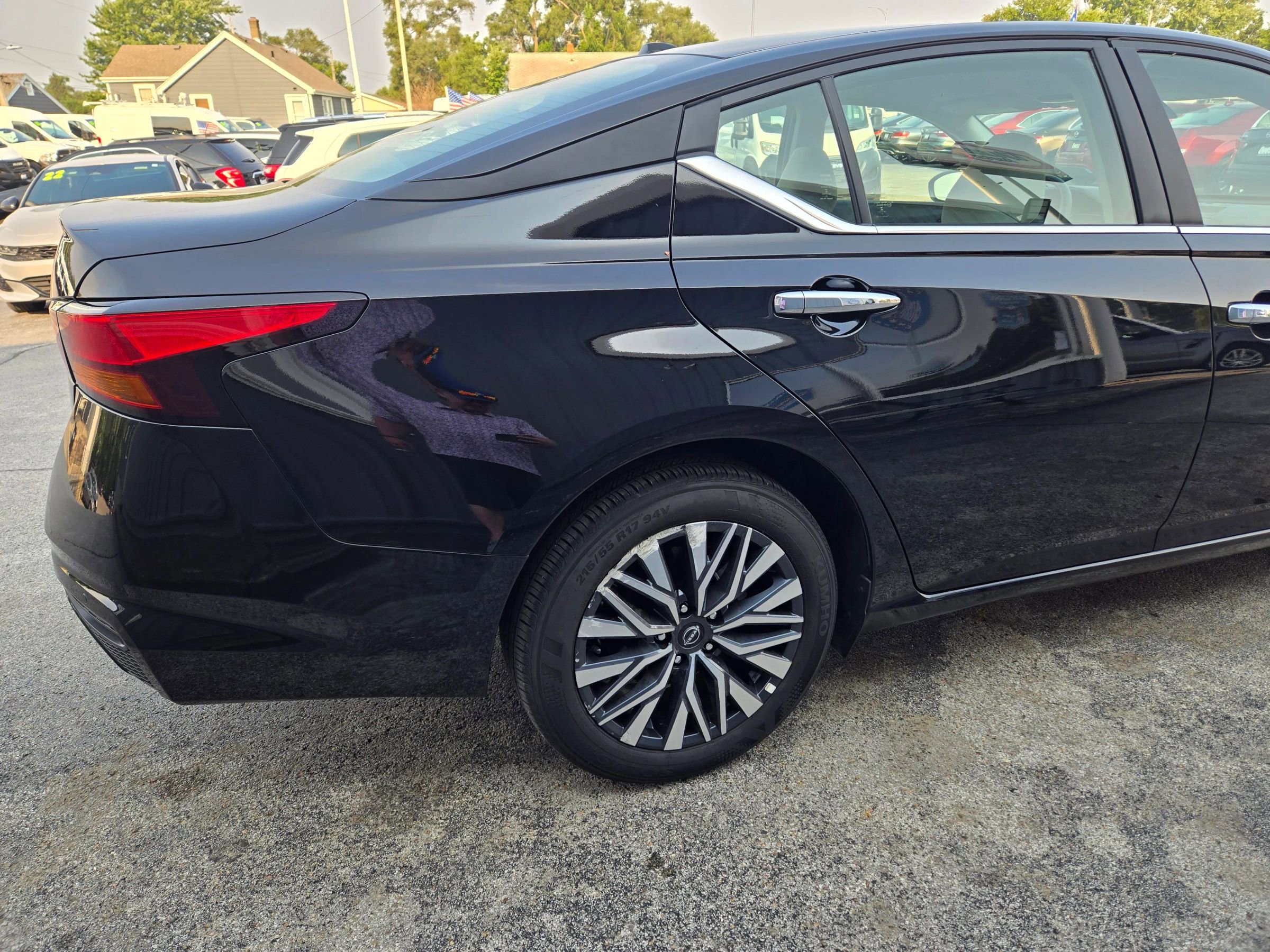 Used 2025 Nissan Altima 2.5 SV image 8