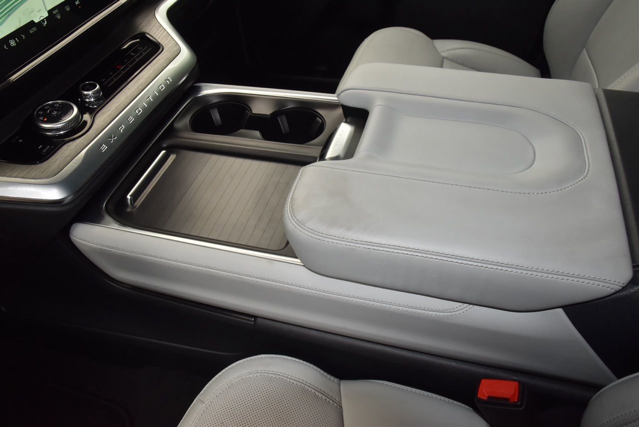 Certified 2025 Ford Expedition Platinum AWD/4WD image 32
