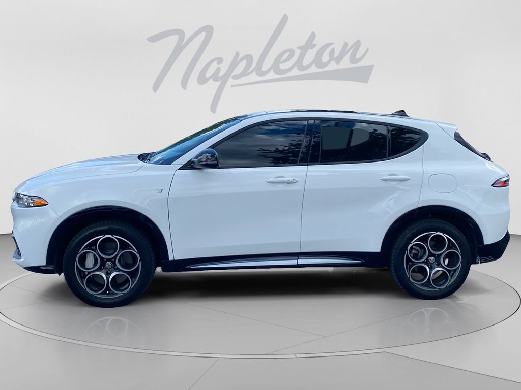 Used 2024 Alfa Romeo Tonale Ti w/ Premium Interior Package AWD/4WD image 2