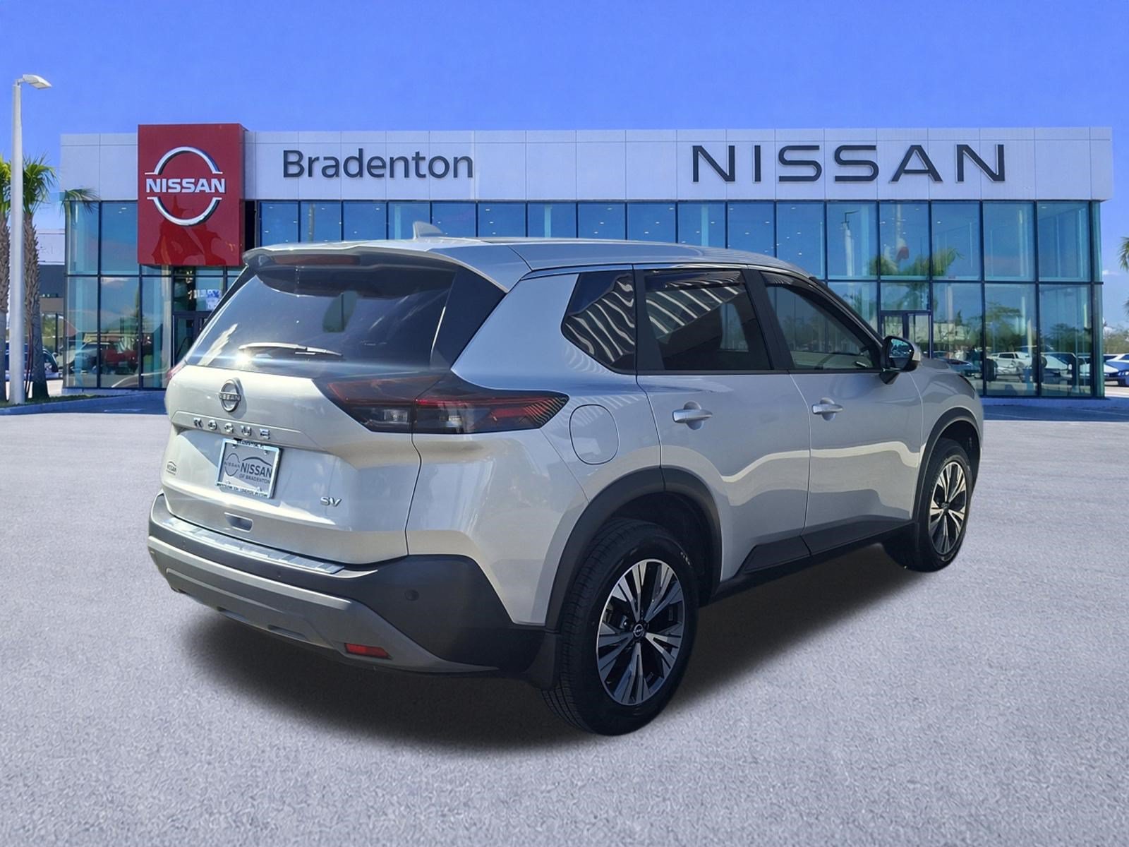 Used 2023 Nissan Rogue SV FWD image 5