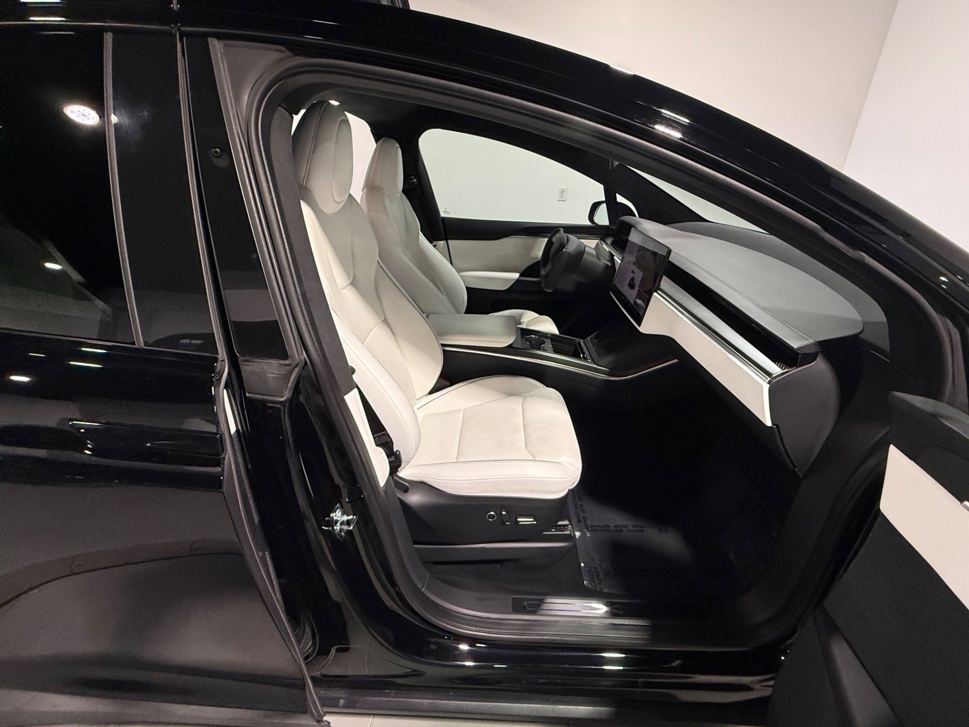 Used 2022 Tesla Model X Plaid image 55