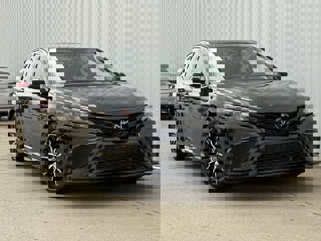 Used 2022 Toyota Camry SE FWD image 2