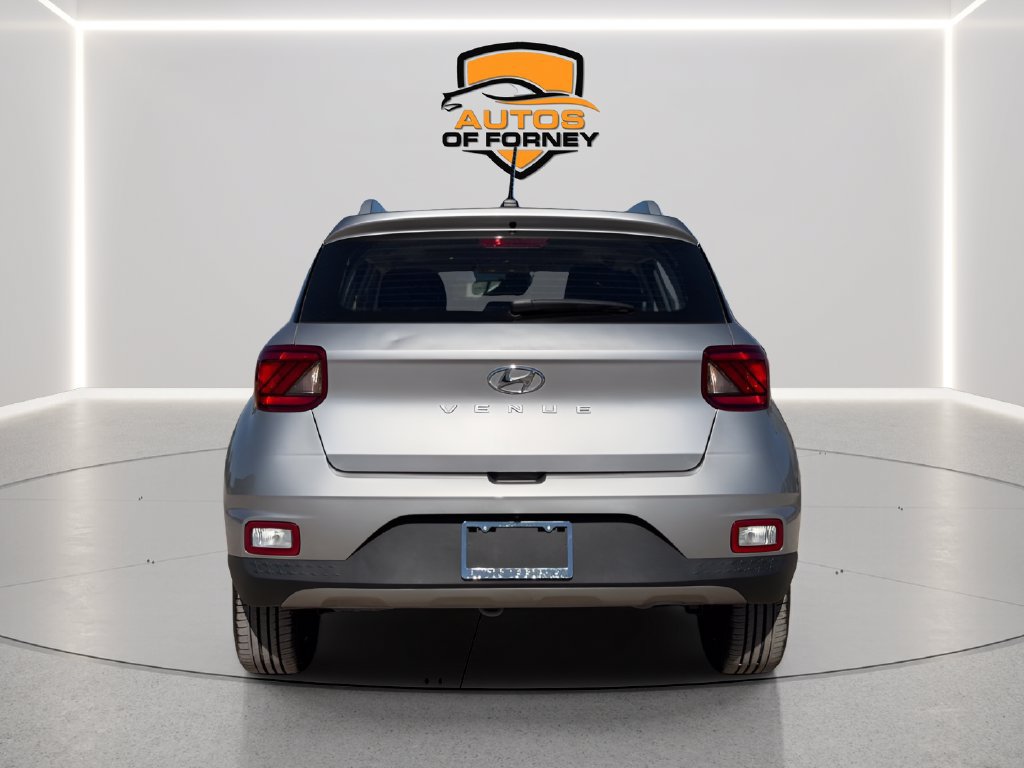 Used 2025 Hyundai Venue SEL FWD image 3