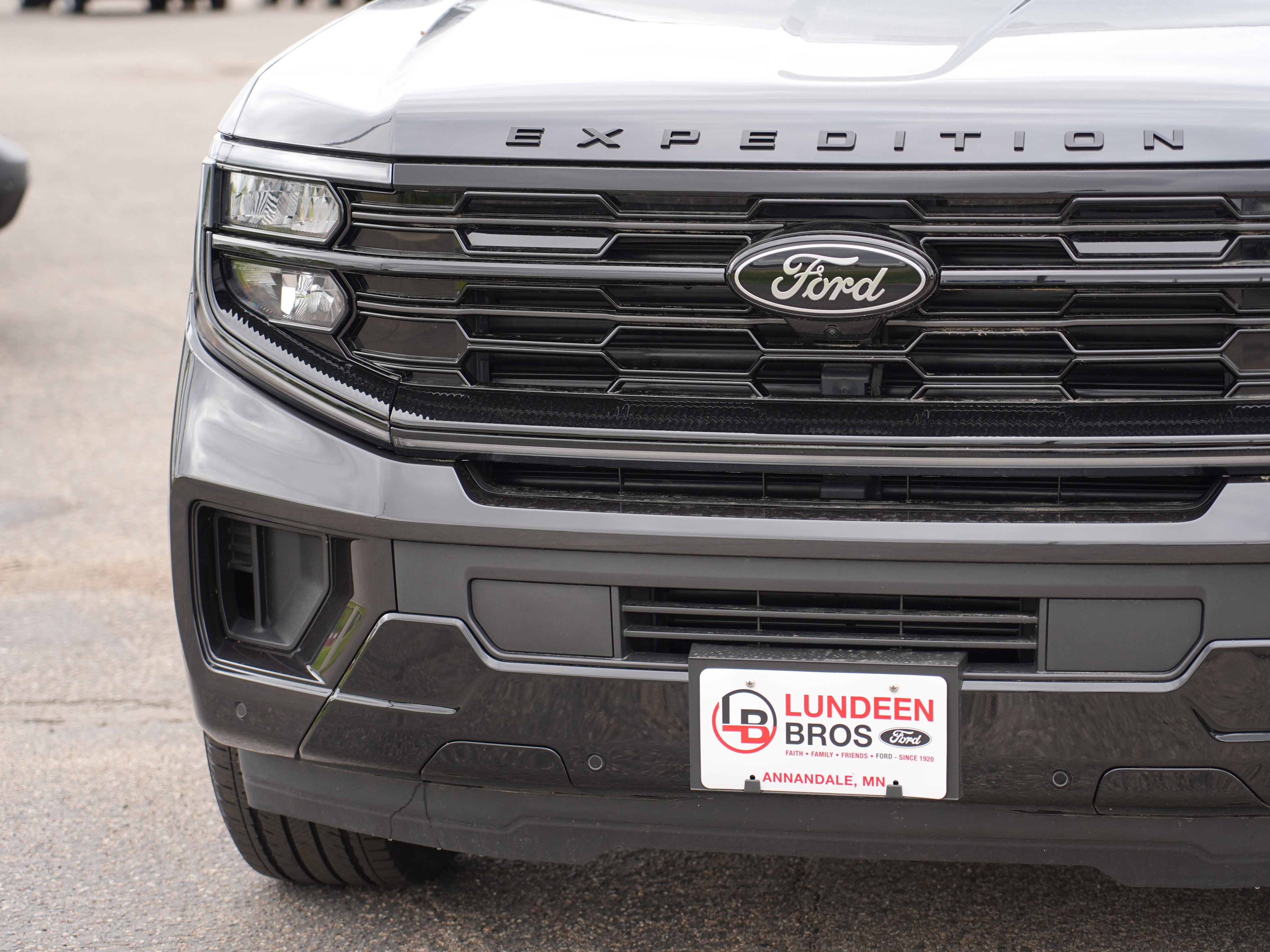 Used 2025 Ford Expedition Max Platinum w/ Stealth Appearance Package AWD/4WD image 11