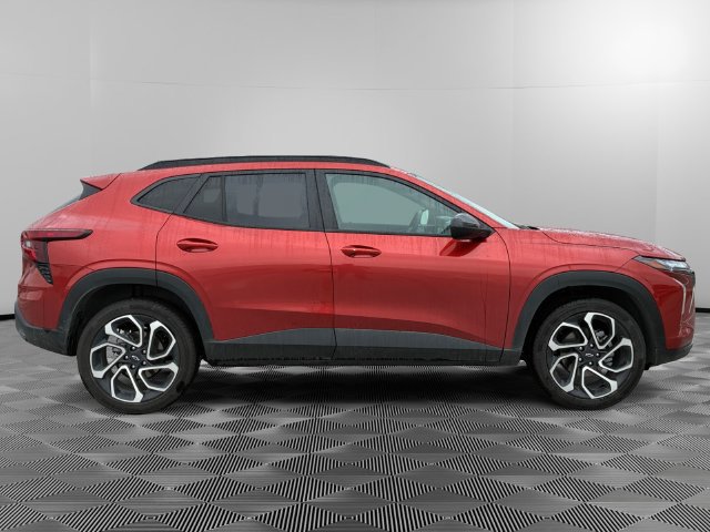 Used 2024 Chevrolet Trax RS w/ Sunroof Package FWD image 6