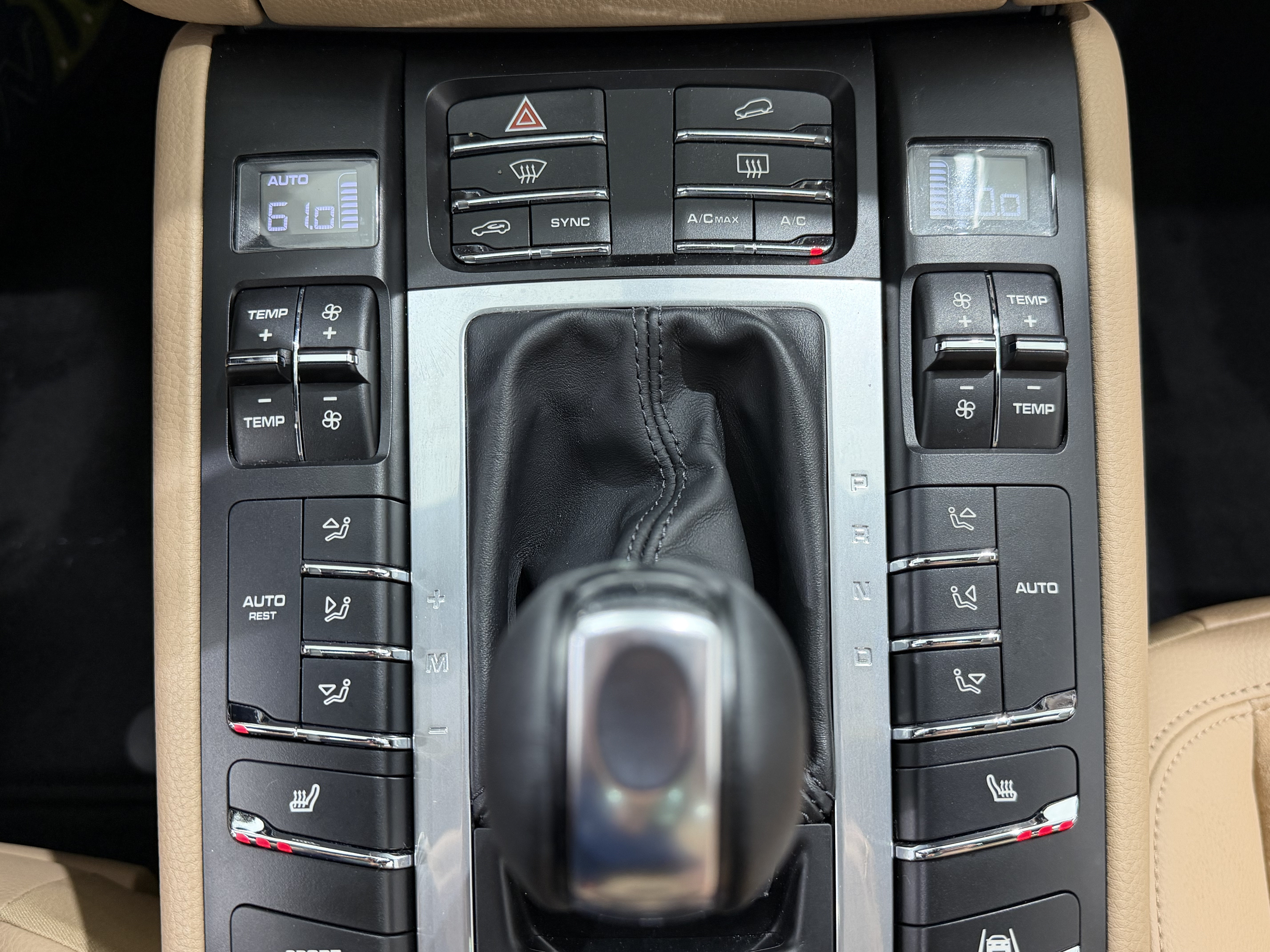 Certified 2021 Porsche Macan AWD/4WD image 37
