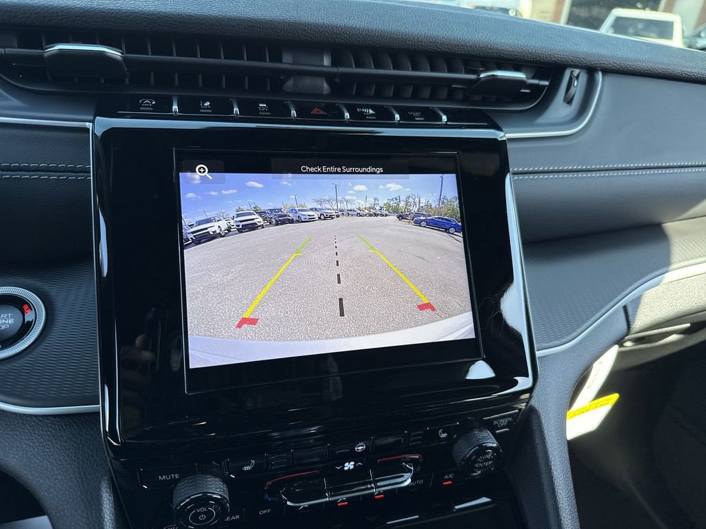 New 2025 Jeep Grand Cherokee Altitude image 25