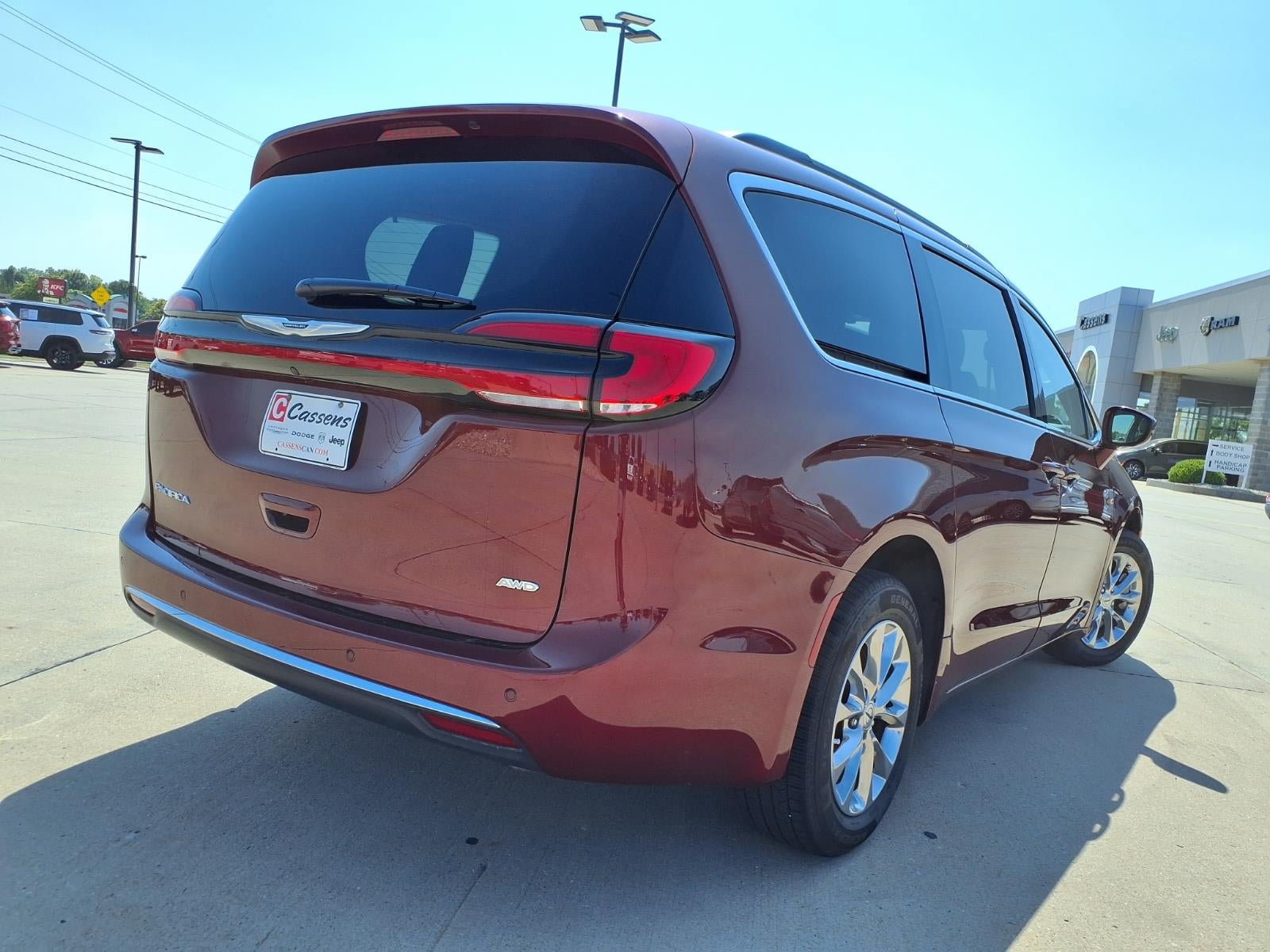 Certified 2022 Chrysler Pacifica Touring-L AWD/4WD image 31