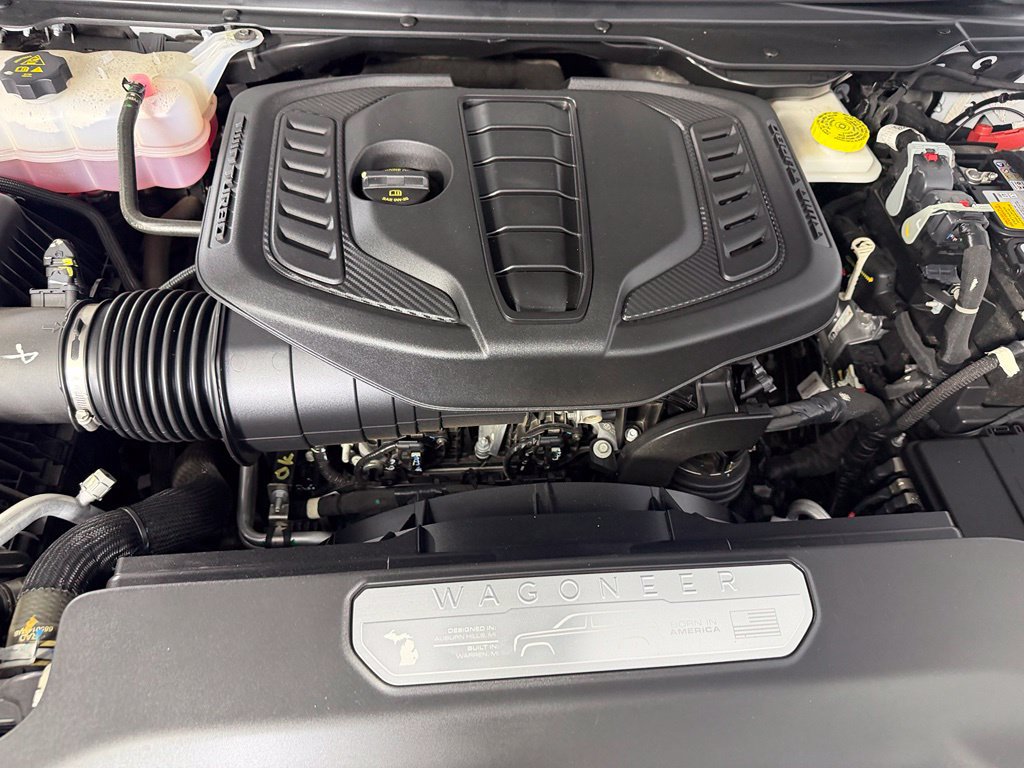 Used 2025 Jeep Wagoneer 4WD image 32