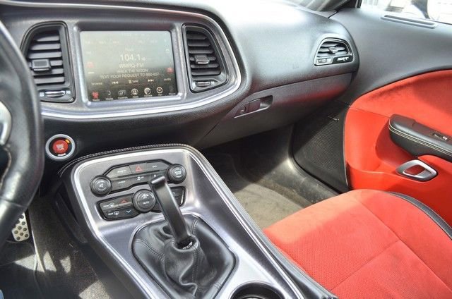 Used 2015 Dodge Challenger SRT image 24