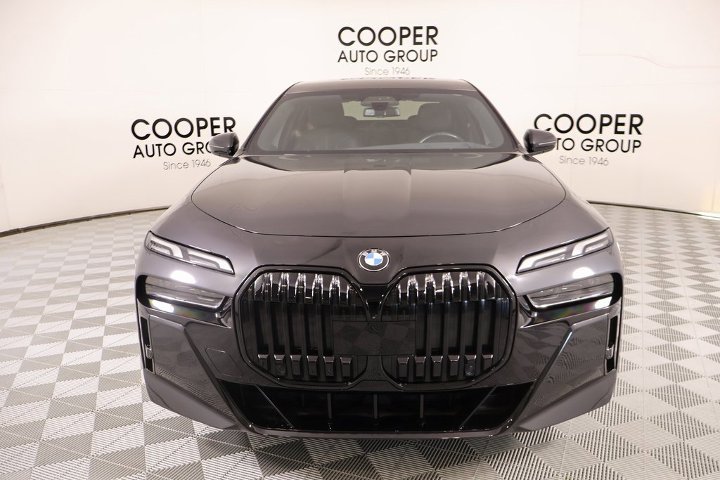 Used 2023 BMW 760i xDrive image 11