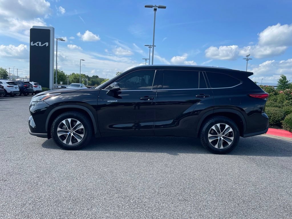 Used 2021 Toyota Highlander XLE FWD image 4