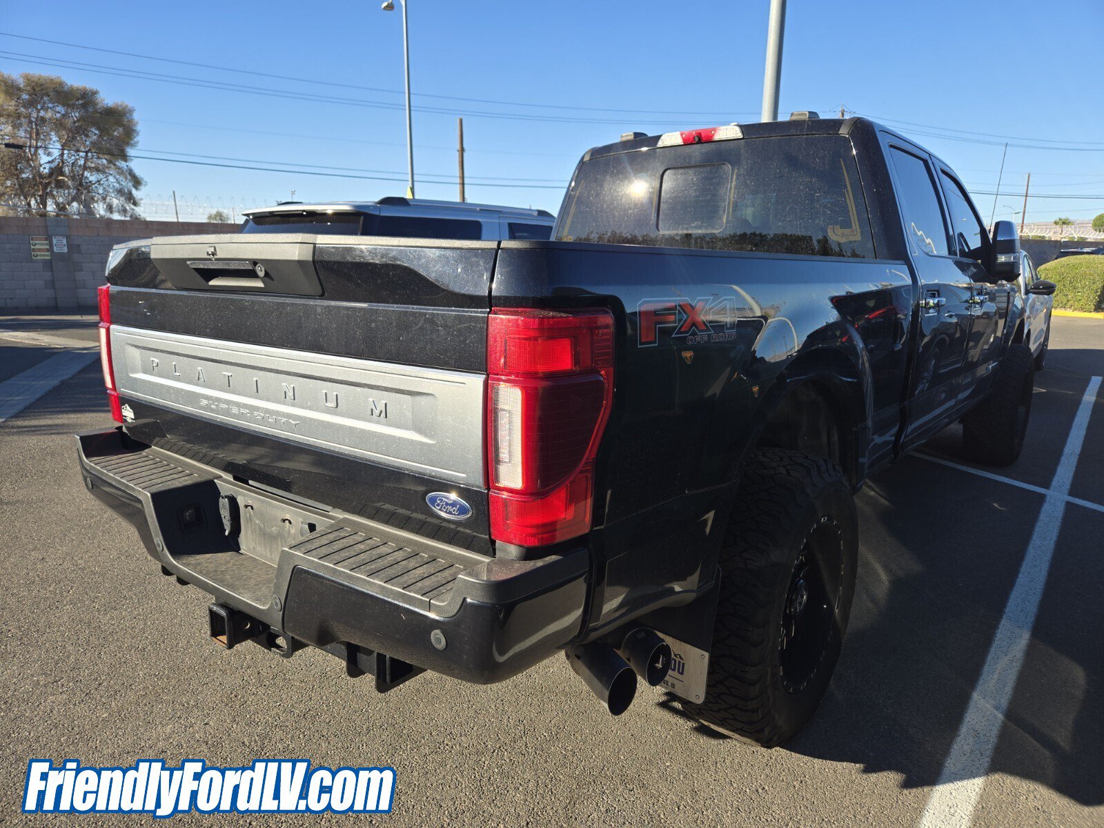 Used 2022 Ford F250 Platinum w/ FX4 Off-Road Package AWD/4WD image 3