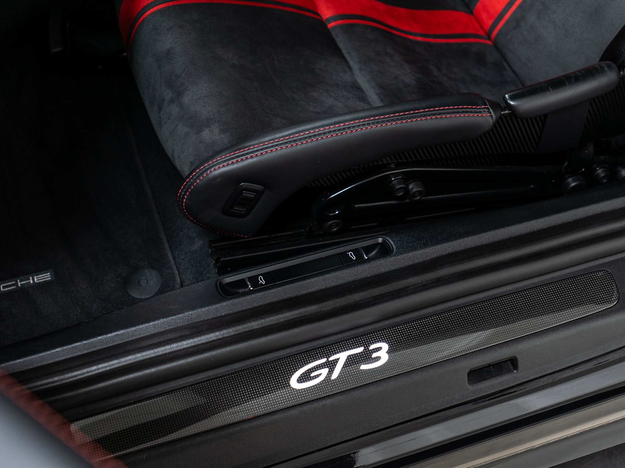 Certified 2018 Porsche 911 GT3 RWD image 19