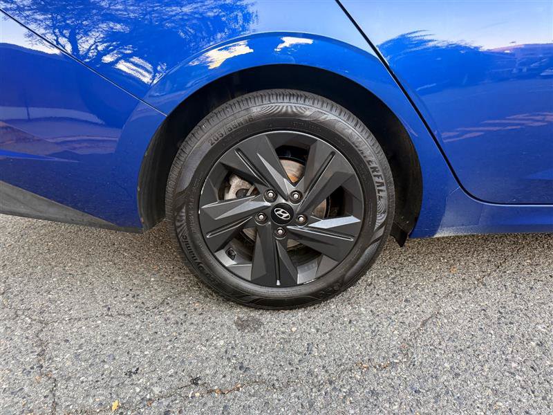 Used 2023 Hyundai Elantra SEL FWD image 17