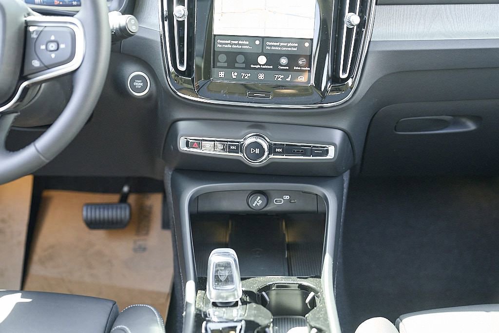 New 2026 Volvo XC40 B5 Plus AWD/4WD image 27