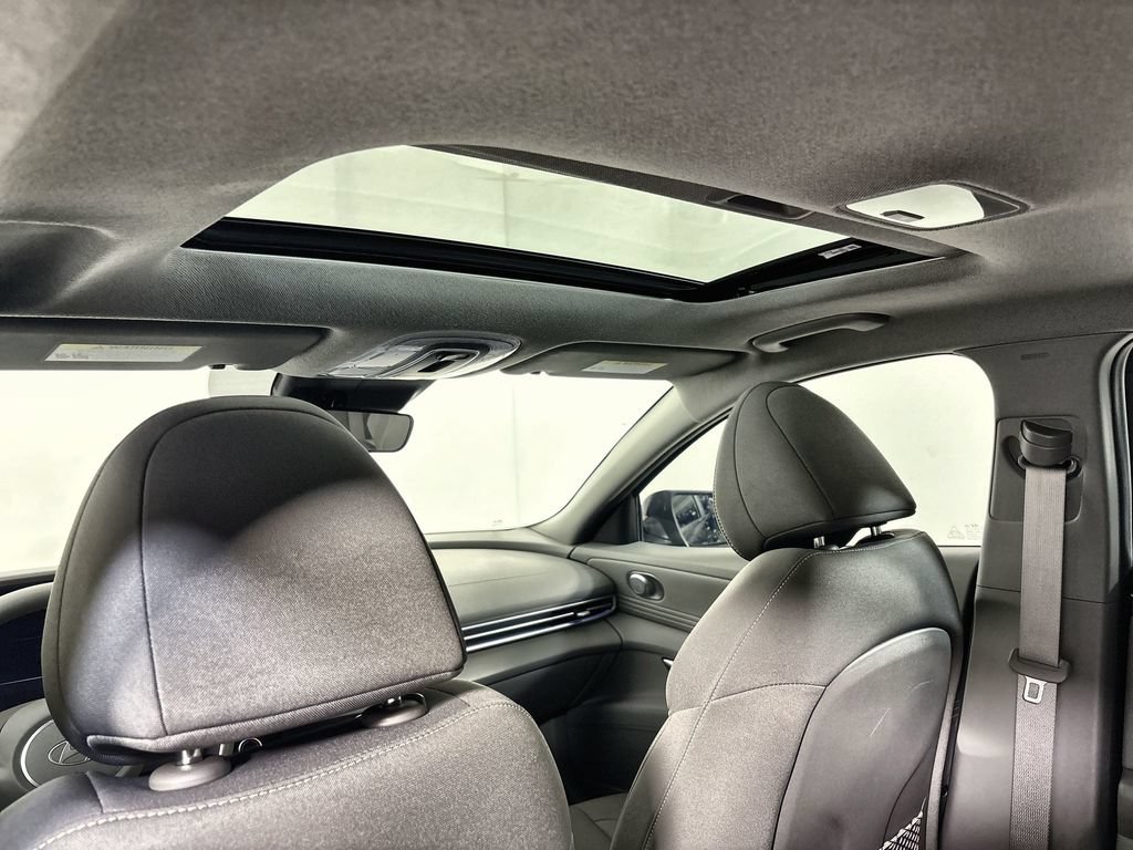 Certified 2025 Hyundai Elantra SEL FWD image 16