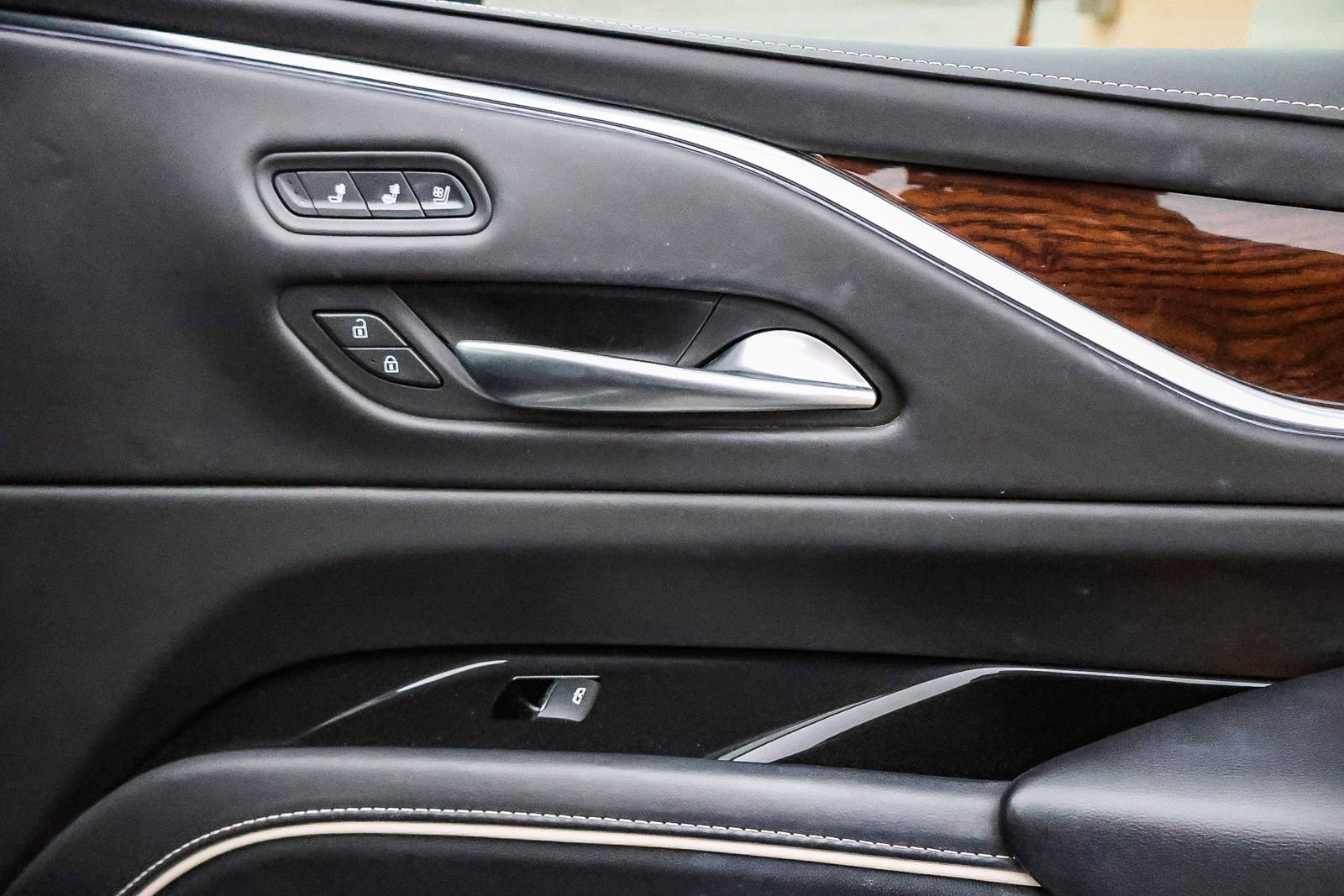 Used 2023 Cadillac Escalade Sport Platinum w/ LPO, ONYX Package image 19