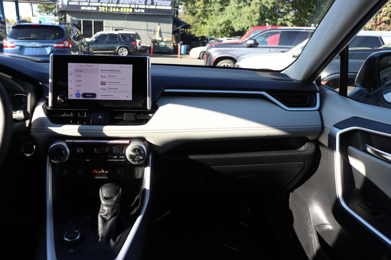 Used 2025 Toyota RAV4 XLE image 18