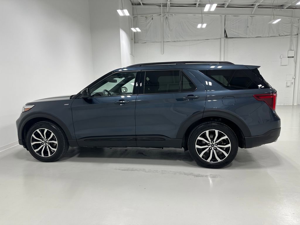 Used 2022 Ford Explorer ST-Line w/ Class IV Trailer Tow Package image 2