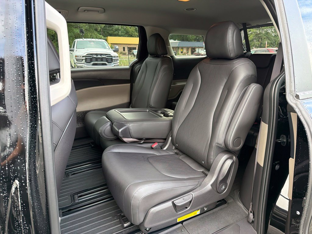 Certified 2026 Kia Carnival FWD image 20