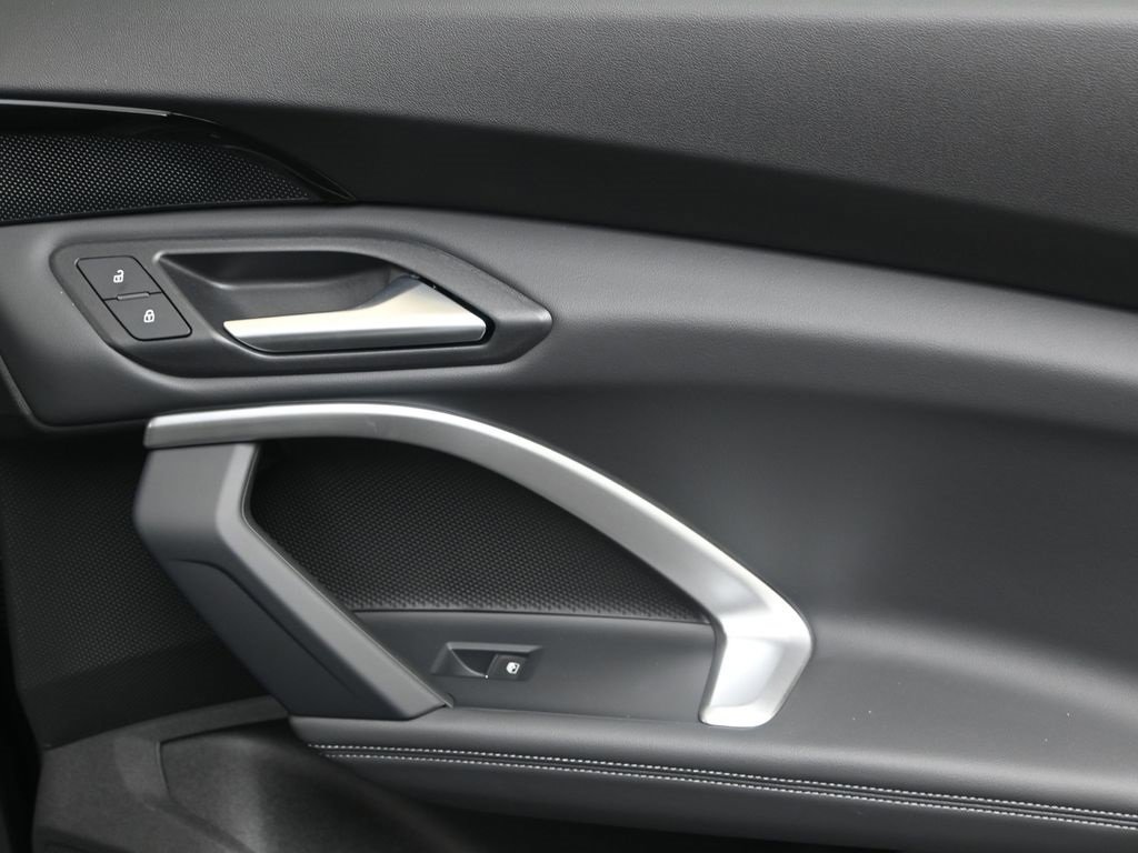 Used 2025 Audi Q5 2.0T Premium w/ Convenience Package image 14