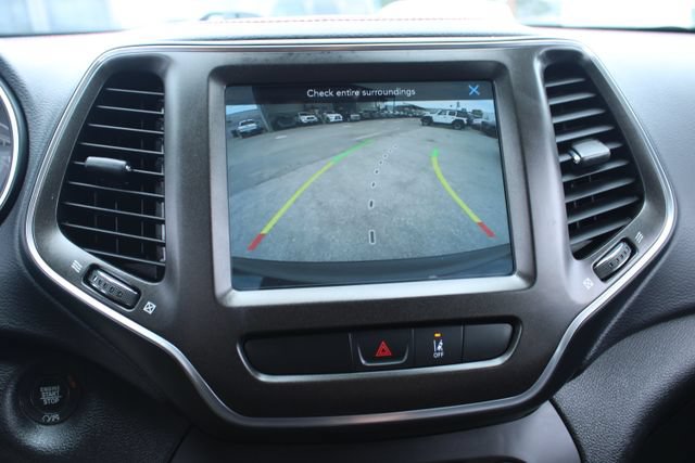 Used 2022 Jeep Cherokee Trailhawk AWD/4WD image 25
