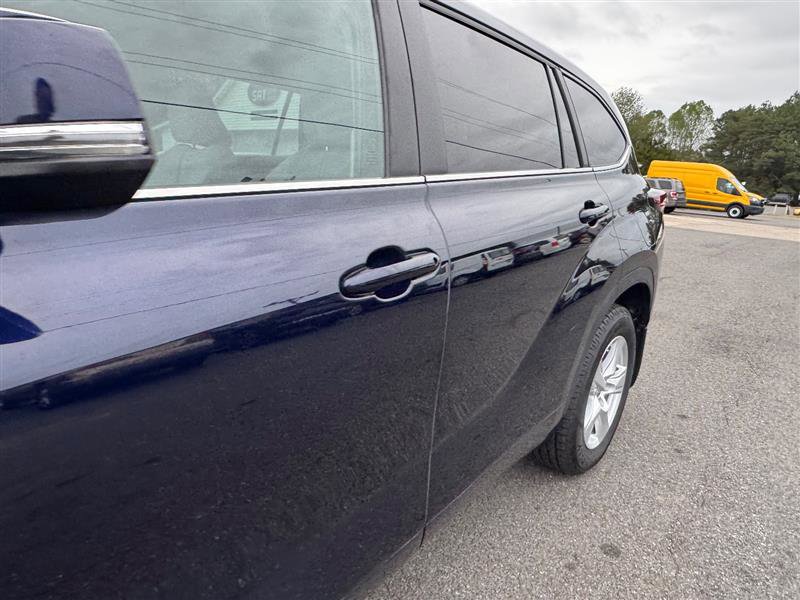 Used 2024 Toyota Highlander LE image 12