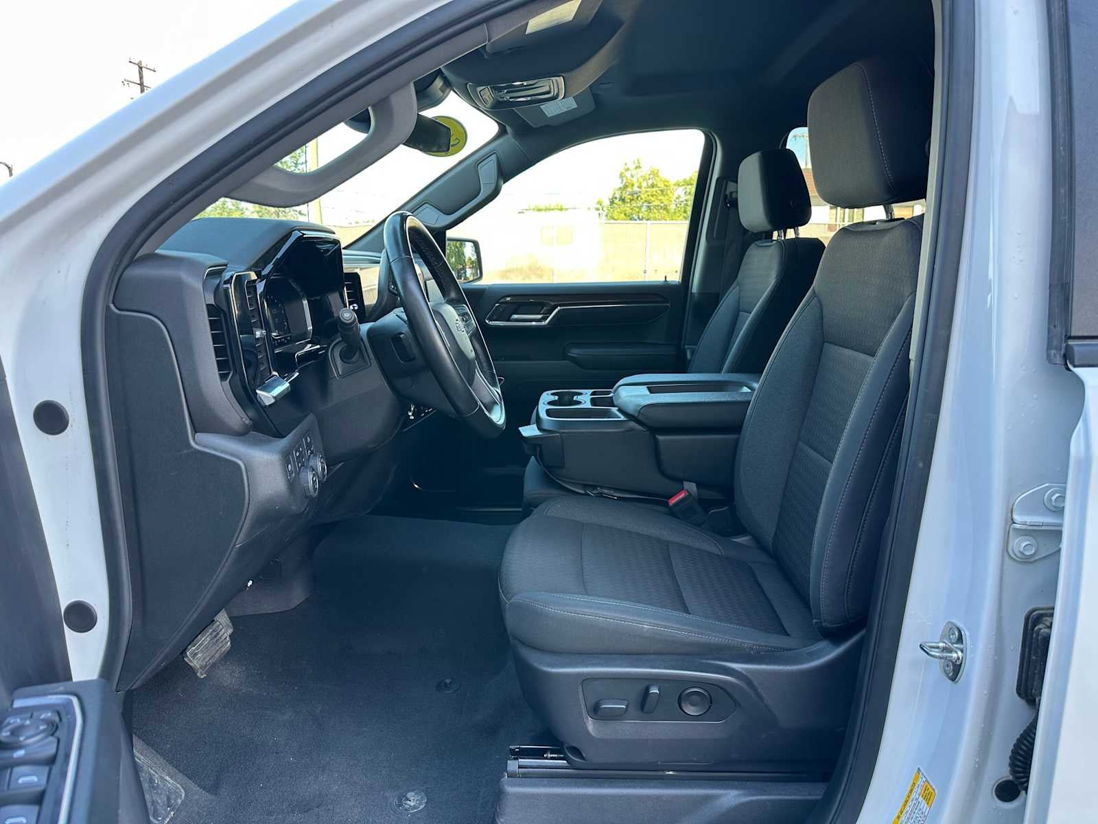 Used 2024 Chevrolet Silverado 1500 RST w/ Z71 Off-Road Package AWD/4WD image 24