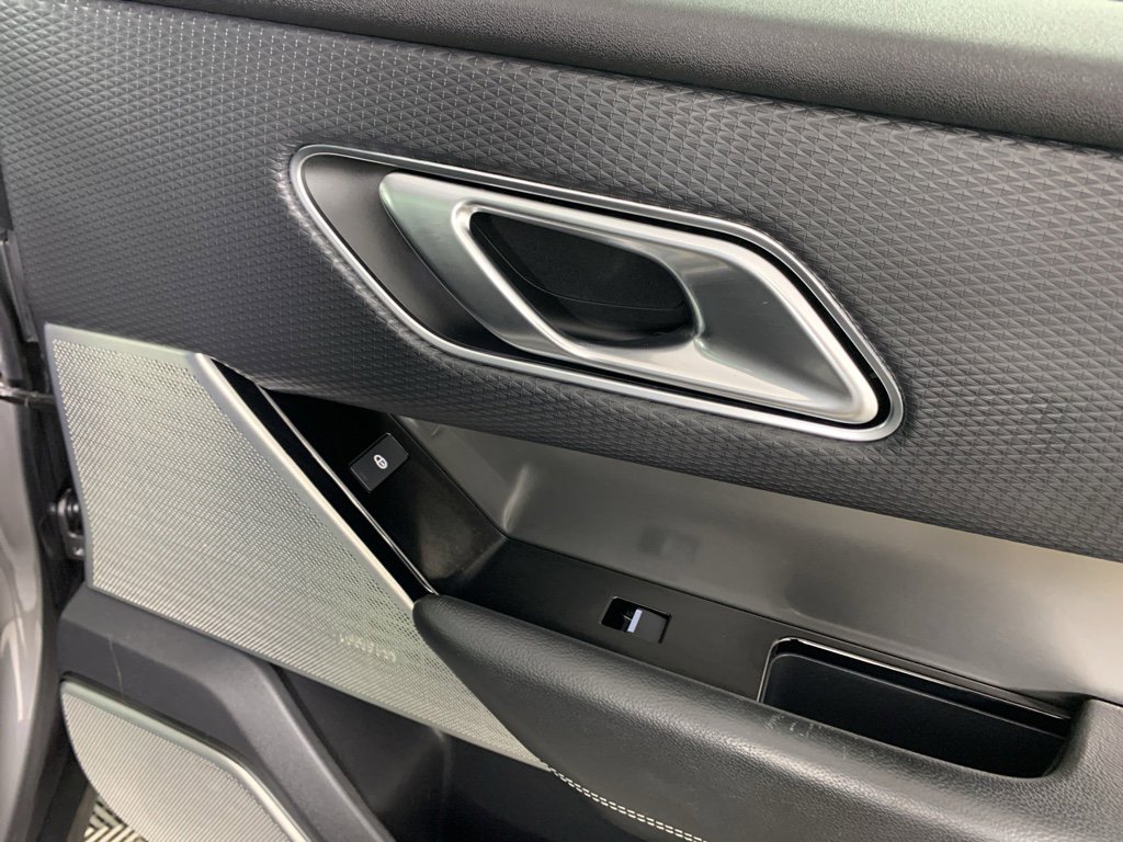 Used 2018 Land Rover Range Rover Velar S image 42