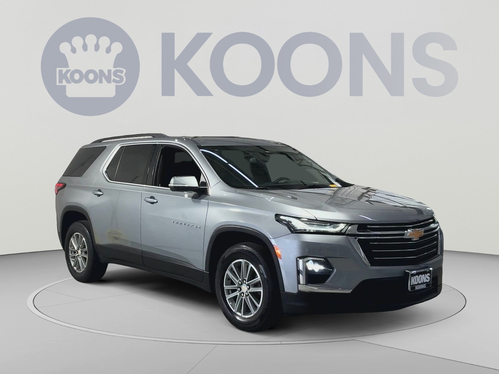 Used 2023 Chevrolet Traverse LT FWD image 2