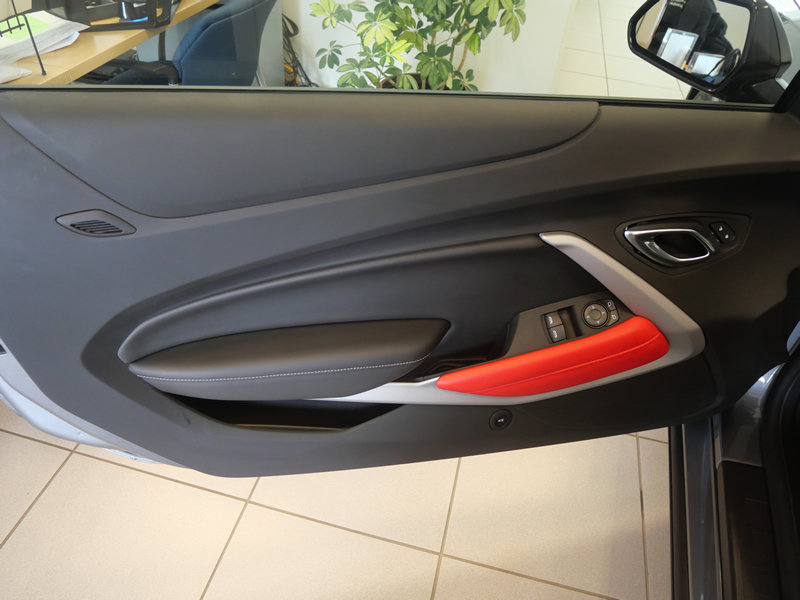 Used 2021 Chevrolet Camaro SS RWD image 9