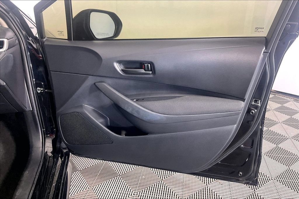 Used 2025 Toyota Corolla LE FWD image 22