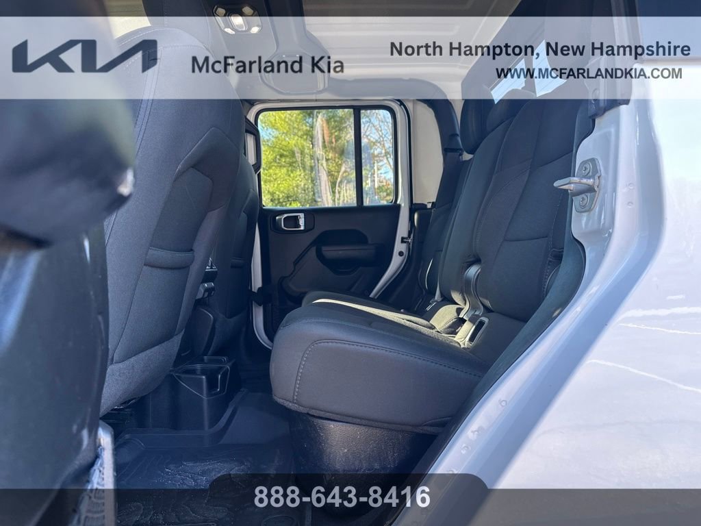 Used 2021 Jeep Gladiator Willys image 26