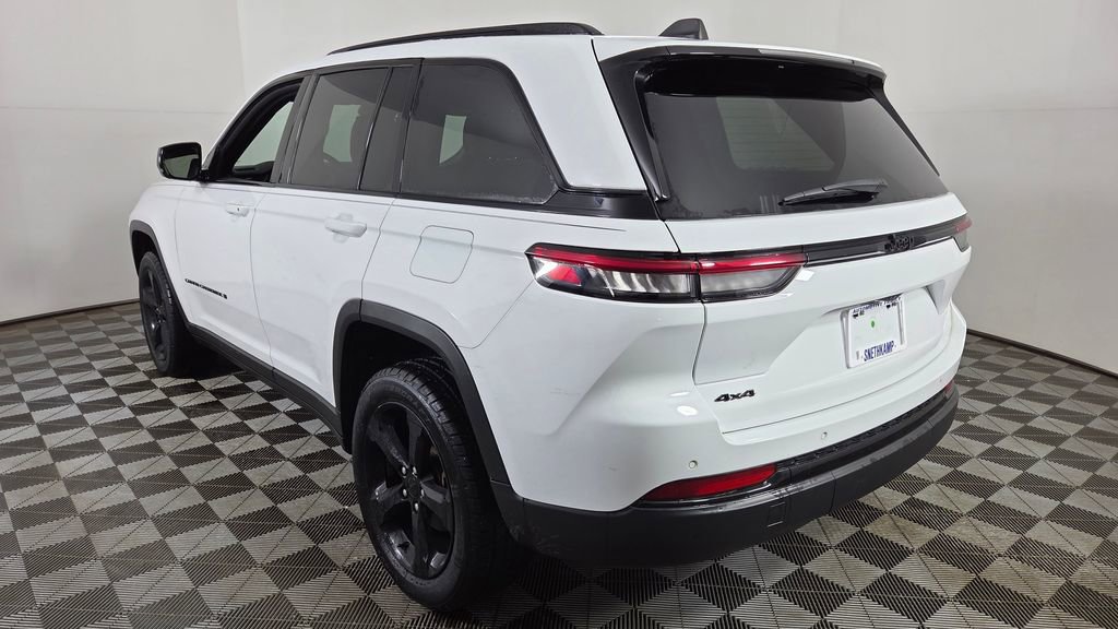 Used 2023 Jeep Grand Cherokee Altitude image 7