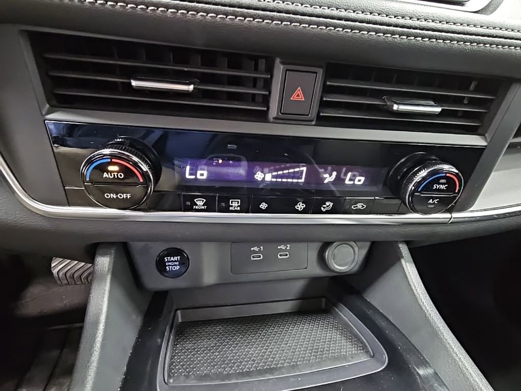 Used 2024 Nissan Rogue SV image 17