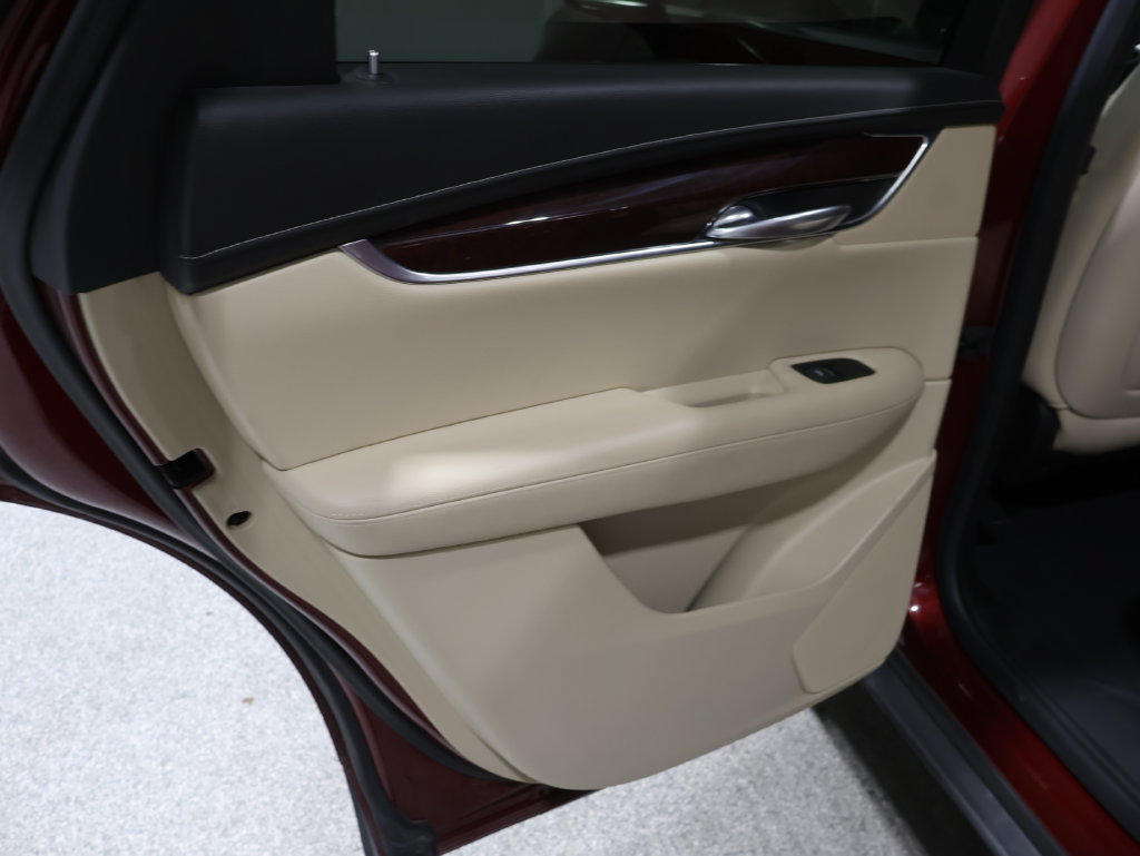 Used 2018 Cadillac XT5 Luxury w/ Driver Awareness Package AWD/4WD image 19