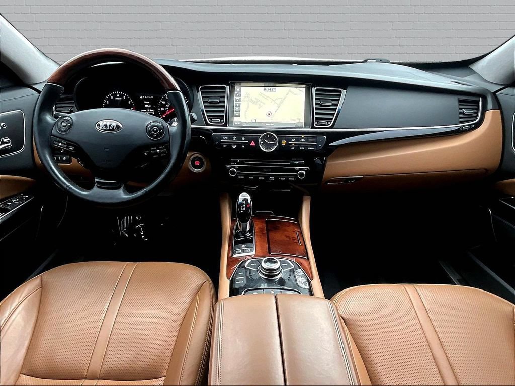Used 2017 Kia K900 Luxury w/ VIP Package RWD image 6