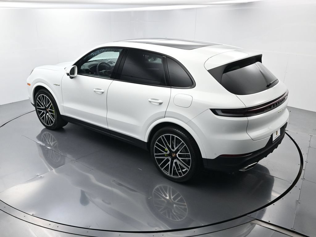 Certified 2026 Porsche Cayenne E-Hybrid AWD/4WD image 32