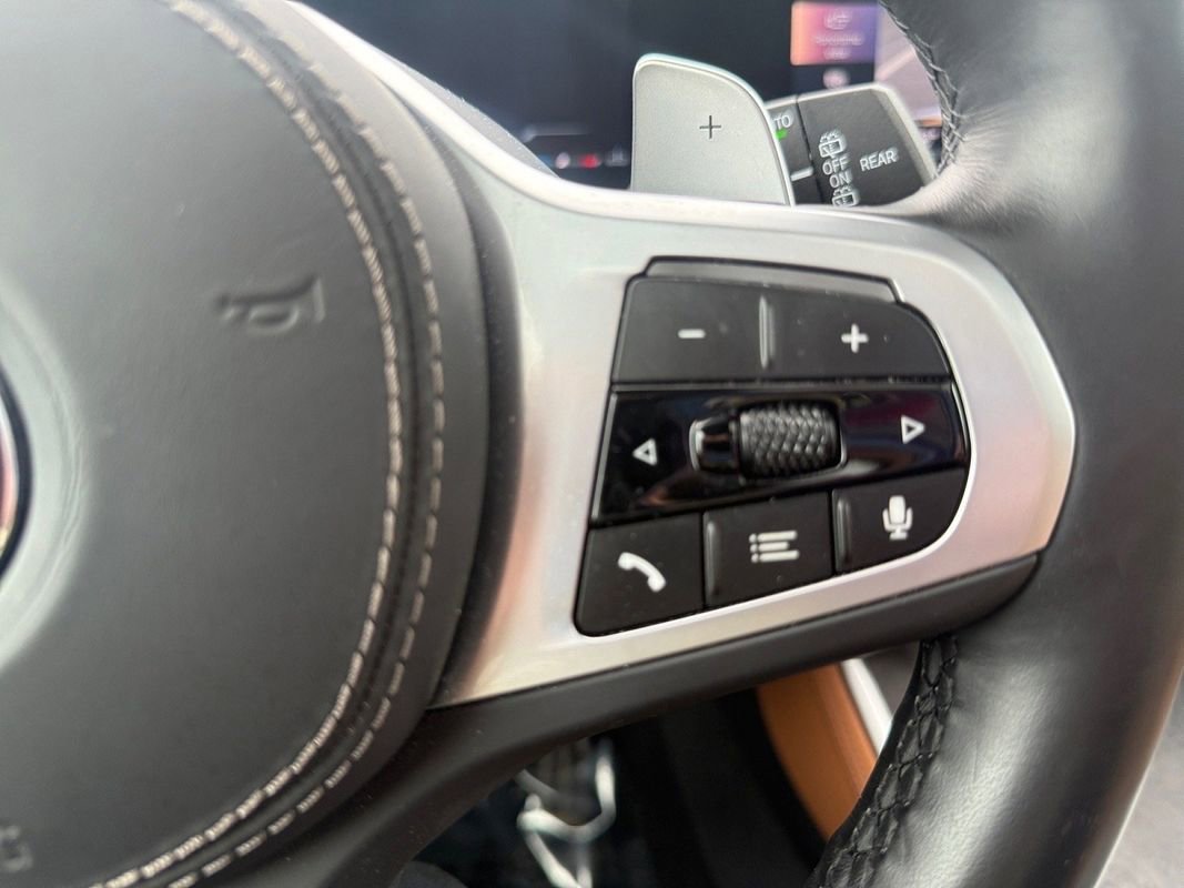 Used 2025 BMW X5 xDrive40i w/ M Sport Package image 16