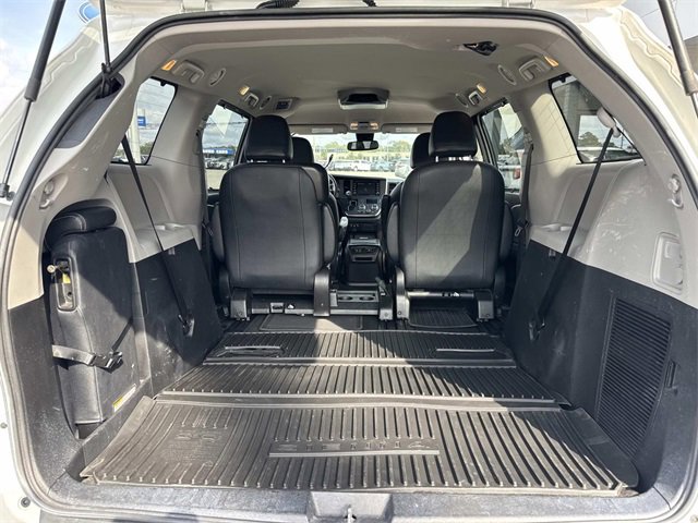 Used 2019 Toyota Sienna SE image 13