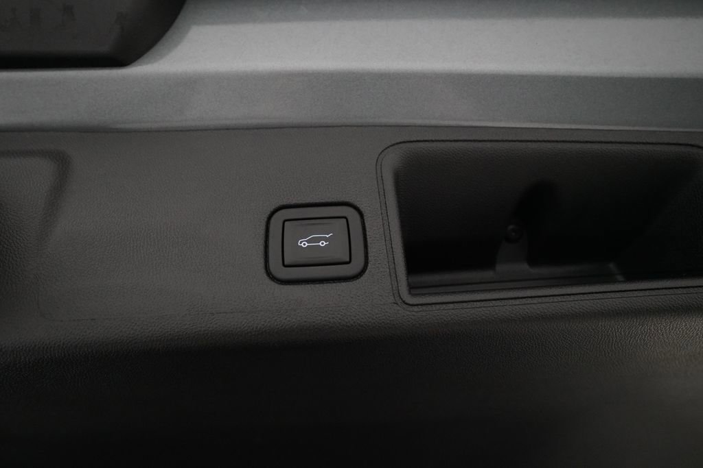 Used 2024 GMC Terrain SLE w/ Driver Convenience Package image 15