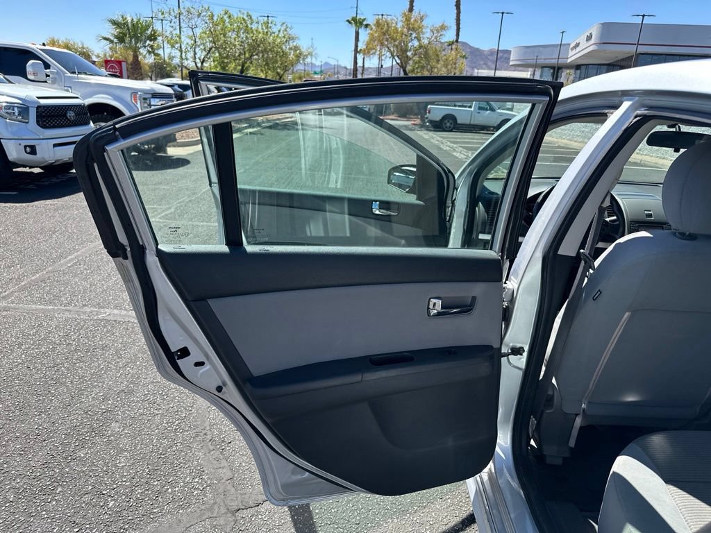 Used 2012 Nissan Sentra 2.0 SR w/ Special Edition Pkg FWD image 8