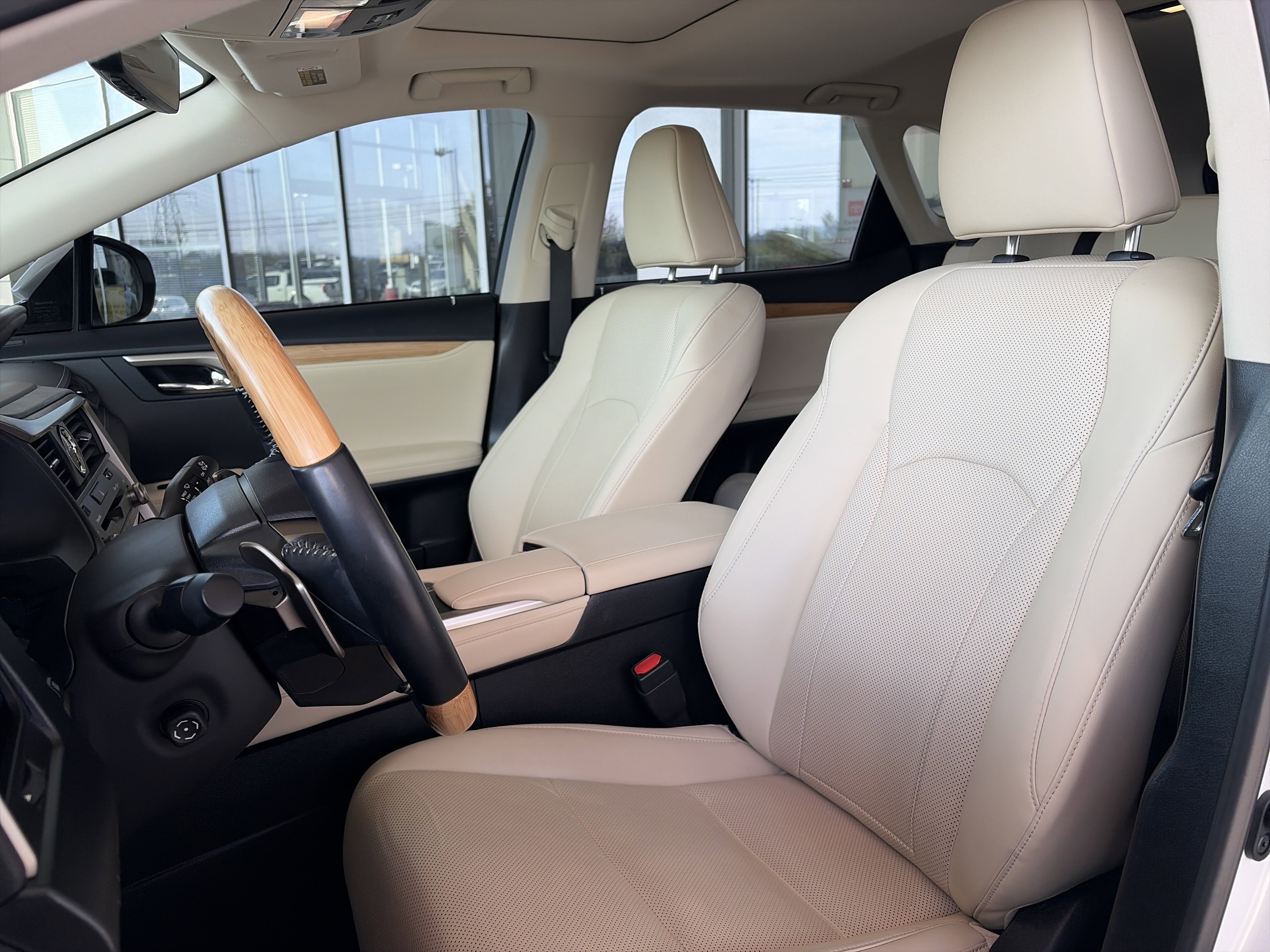 Used 2021 Lexus RX 350L Premium w/ Premium Package image 16