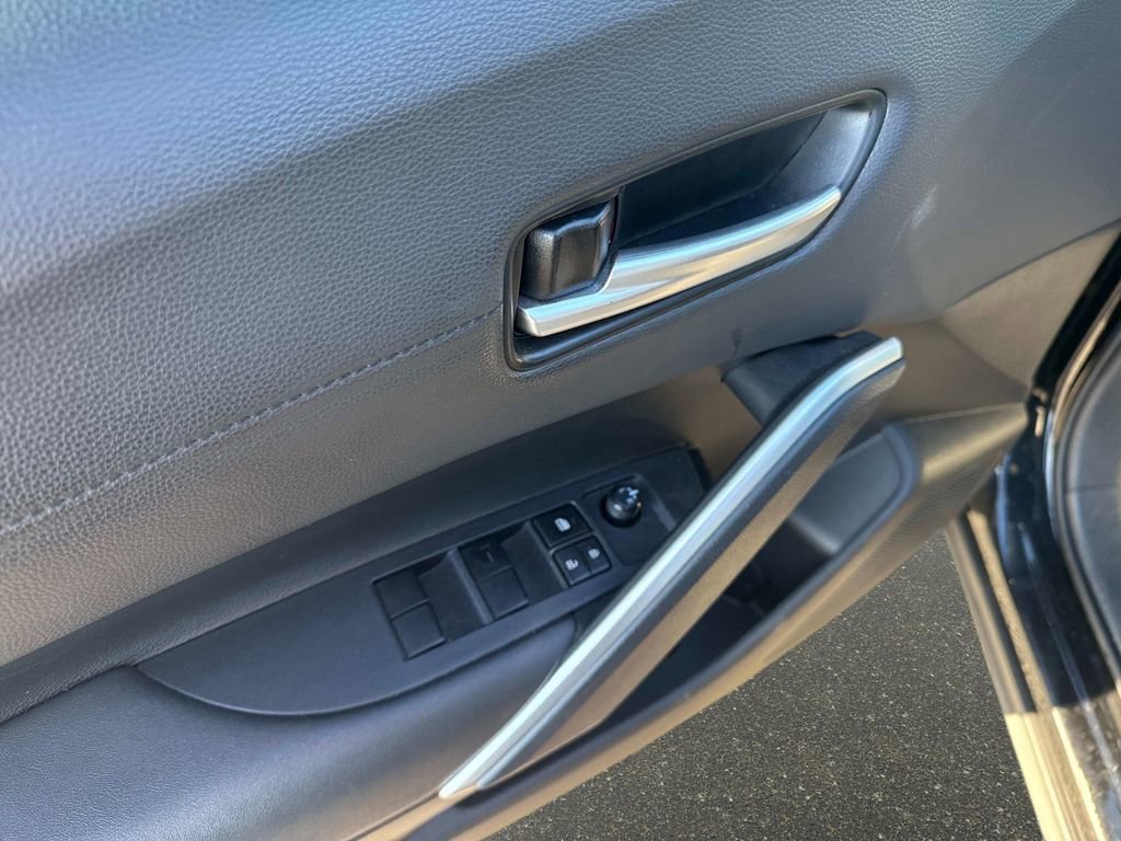 Used 2023 Toyota Corolla Cross XSE image 16